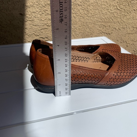 Dansko brown perforated leather flats size 6.5-7 ( European 37) - Picture 7 of 16